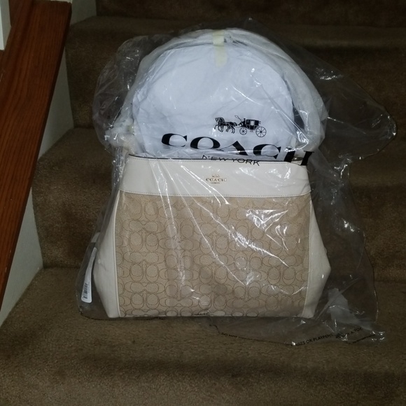 Coach Handbags - NWT COACH SOLD ON MERCARI @ 25 JUNE 2020 8:30am